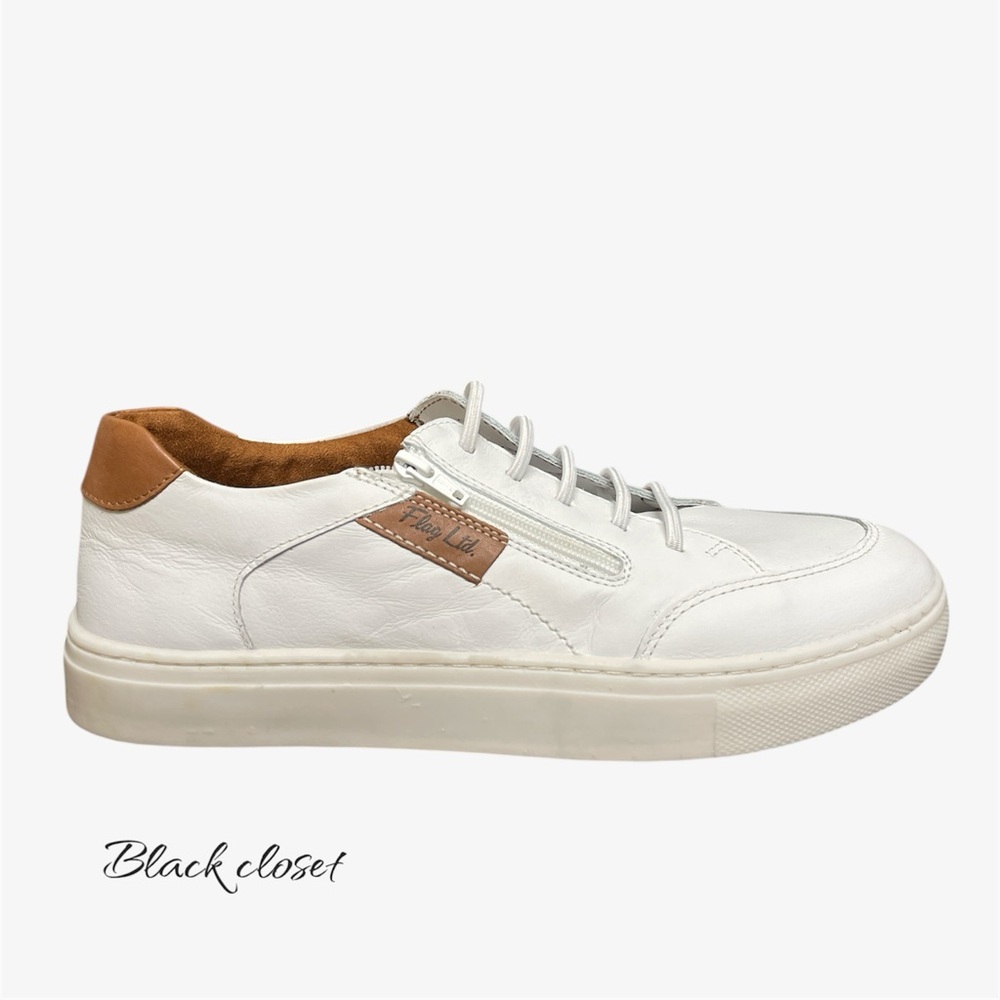 Woman White and Tan Casual Sneakers